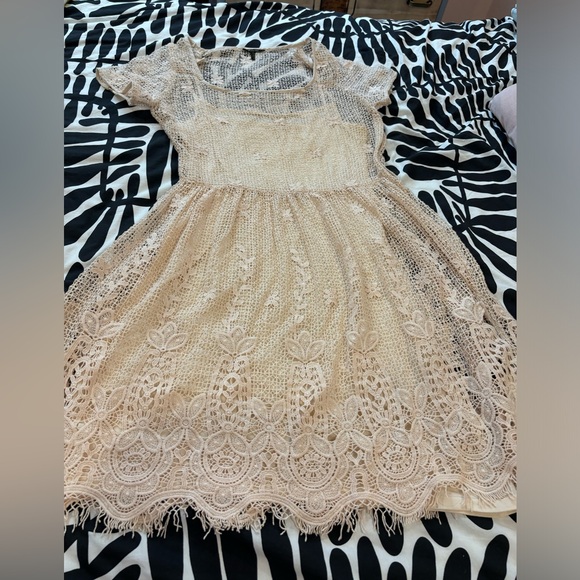 Massimo Dutti lace dress - Picture 5 of 6